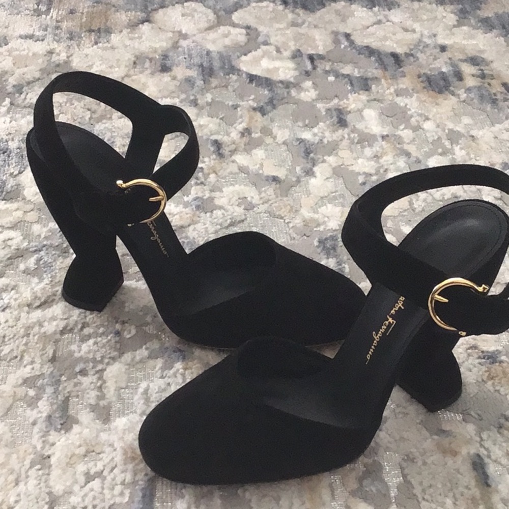 Salvatore ferragano Gazania Mary Jane Pumps Black